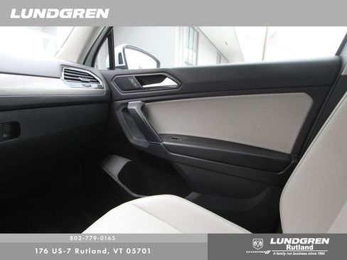 Used 2020 Volkswagen Tiguan SEL w/ 3rd Row Seat Package image 32