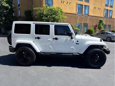 Used 2012 Jeep Wrangler Unlimited Sahara AWD/4WD image 6