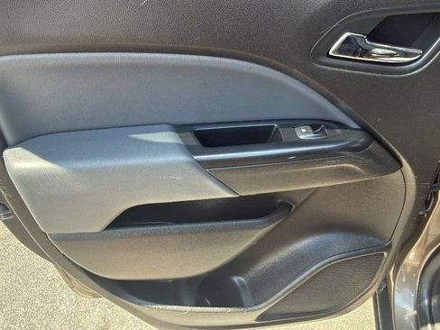 Used 2016 Chevrolet Colorado Z71 AWD/4WD image 11