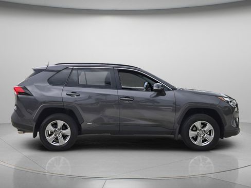 Used 2024 Toyota RAV4 XLE AWD/4WD image 3