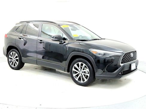 Certified 2024 Toyota Corolla Cross XLE image 7