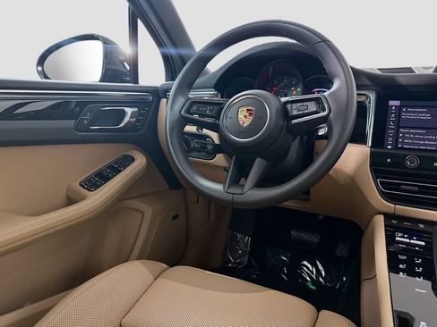 Certified 2026 Porsche Macan image 25