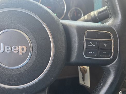 Used 2012 Jeep Wrangler Unlimited Rubicon w/ Connectivity Group AWD/4WD image 23