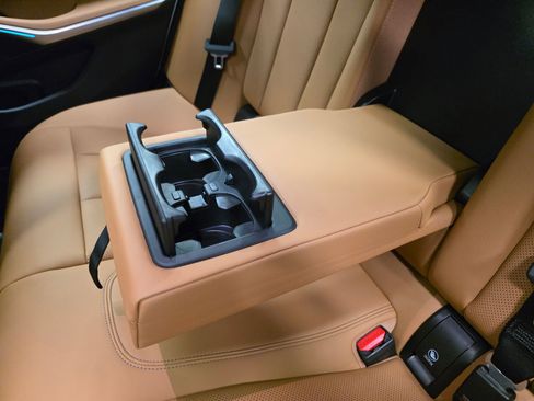 Used 2025 BMW 330i xDrive Sedan w/ Premium Package image 28