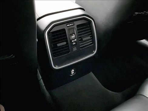 Used 2023 Porsche Macan image 25