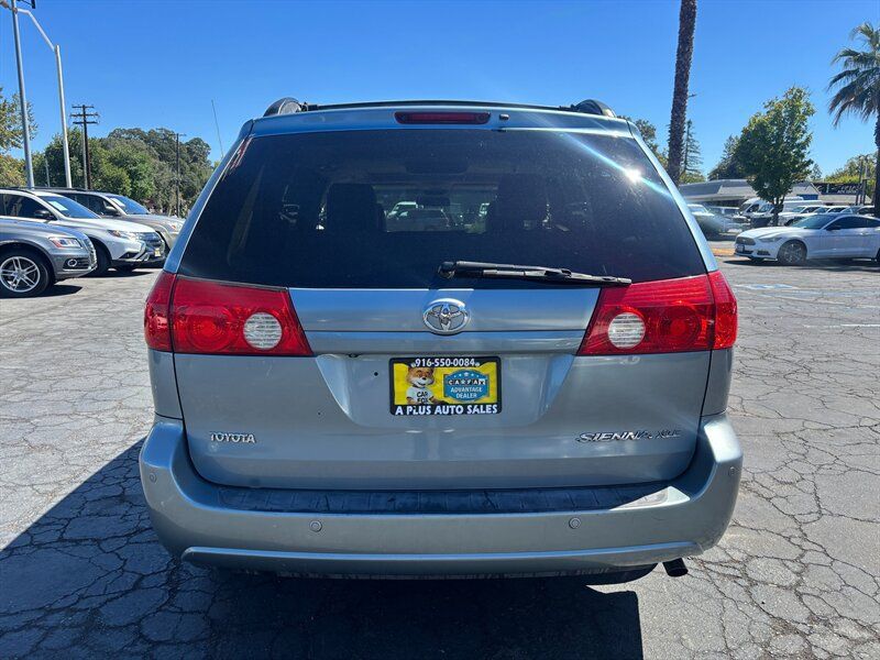 Used 2010 Toyota Sienna XLE FWD image 4