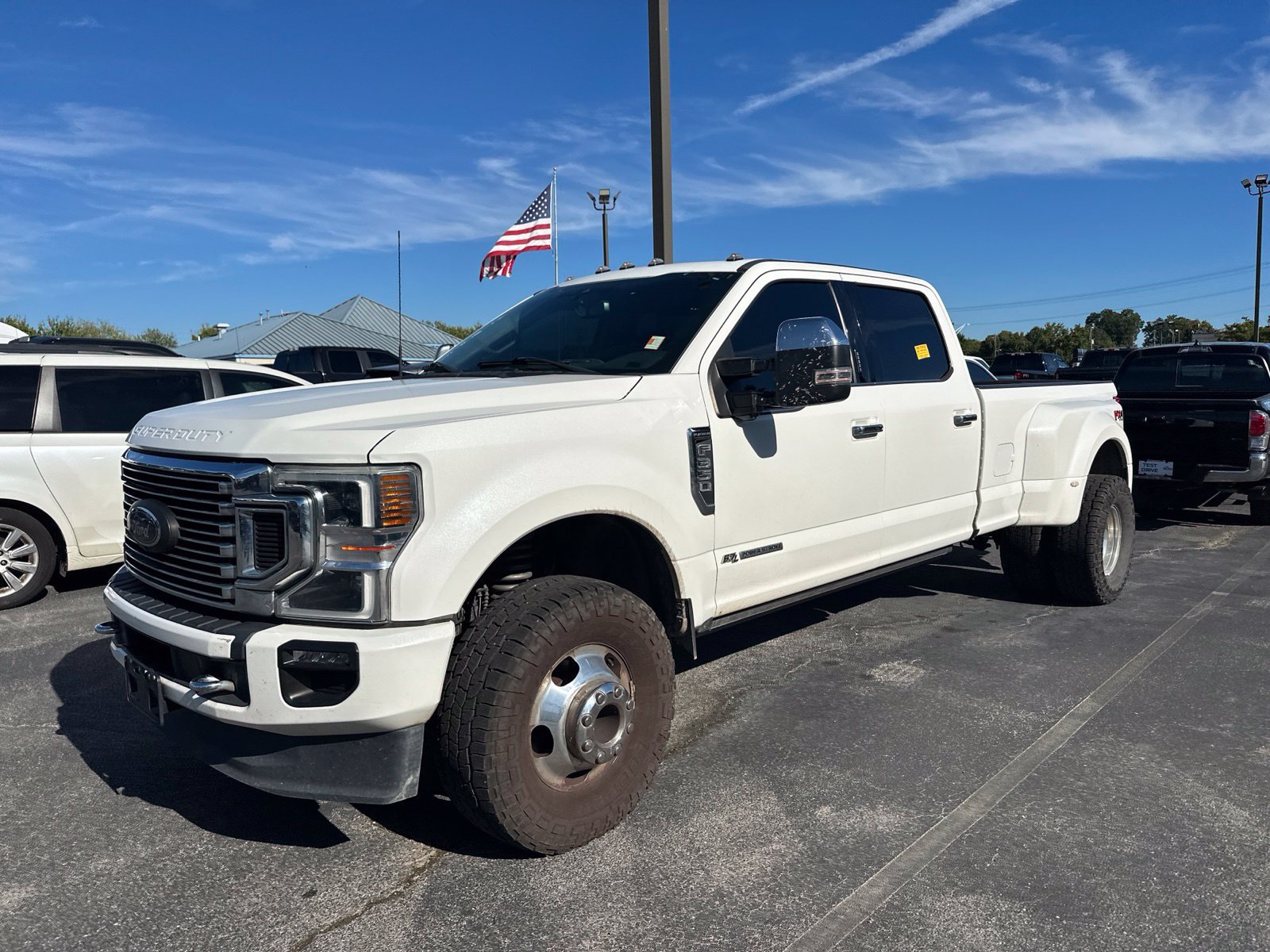 Used 2022 Ford F350 Platinum AWD/4WD image 1
