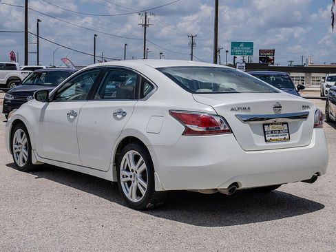 Used 2015 Nissan Altima 3.5 SL FWD image 7