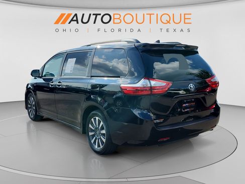 Used 2018 Toyota Sienna XLE w/ XLE Navigation Package AWD/4WD image 3