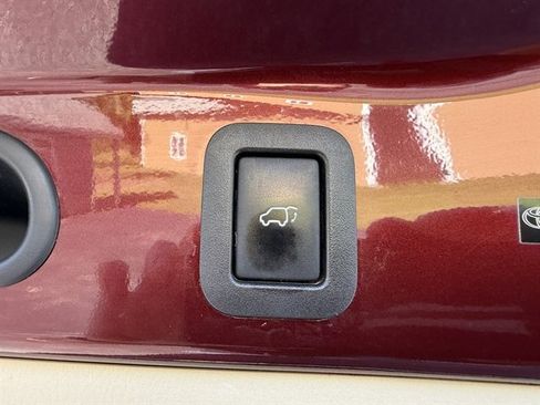 Used 2014 Toyota Highlander XLE AWD/4WD image 31