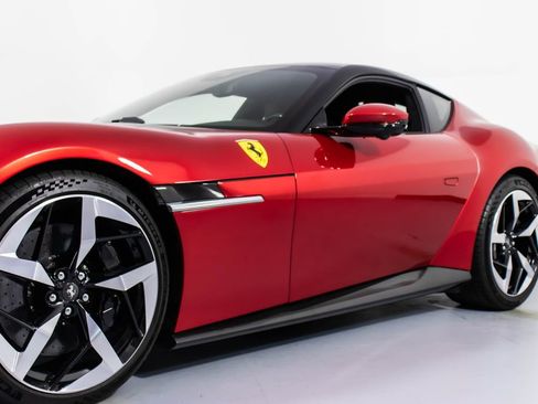 Certified 2025 Ferrari 12Cilindri RWD image 31