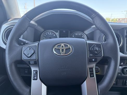 Certified 2018 Toyota Tacoma SR5 AWD/4WD image 13