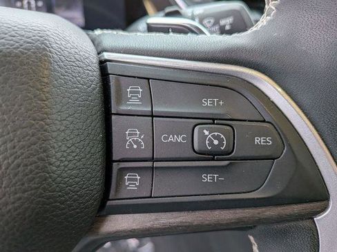 Certified 2023 Jeep Grand Cherokee L Limited image 18