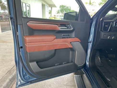 Used 2025 GMC Sierra 1500 Denali Ultimate image 42