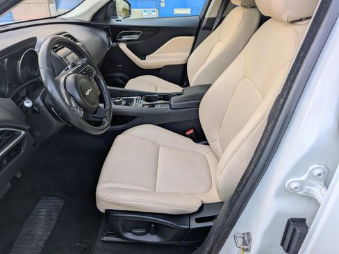 Used 2017 Jaguar F-PACE Premium image 5