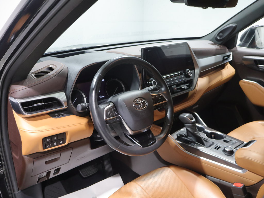 Used 2020 Toyota Highlander Platinum AWD/4WD image 15