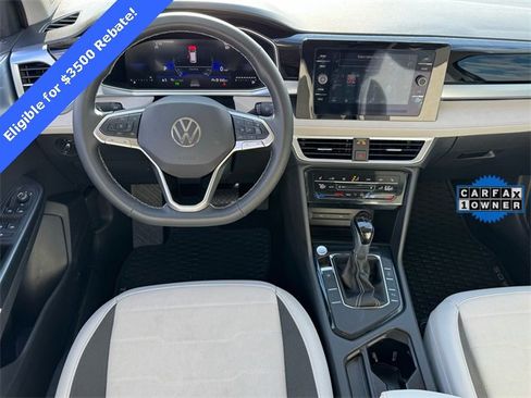 Certified 2025 Volkswagen Taos SE image 10