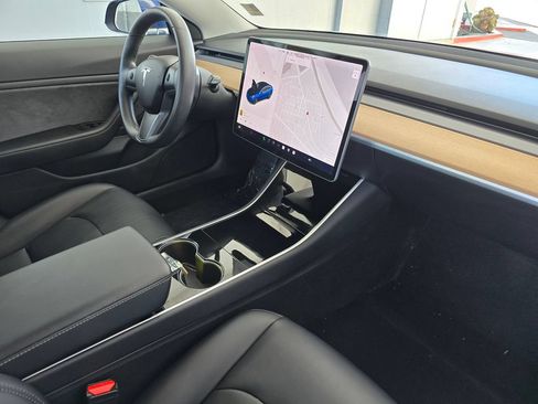 Used 2018 Tesla Model 3 Long Range RWD image 8