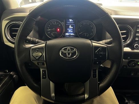 Used 2020 Toyota Tacoma SR5 image 32