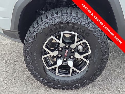 Used 2024 GMC Canyon AT4X AWD/4WD image 7