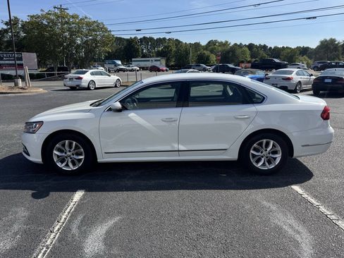 Used 2017 Volkswagen Passat 1.8T S FWD image 4