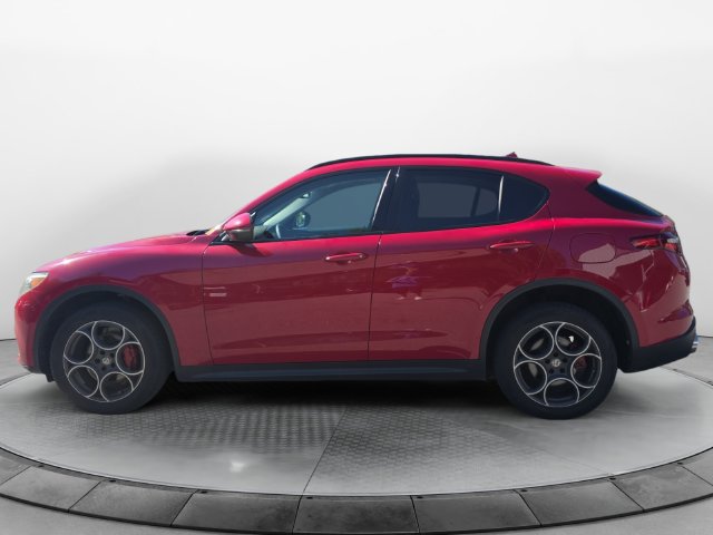 Used 2018 Alfa Romeo Stelvio Sport w/ Quick Order Package 22J Sport AWD/4WD image 2