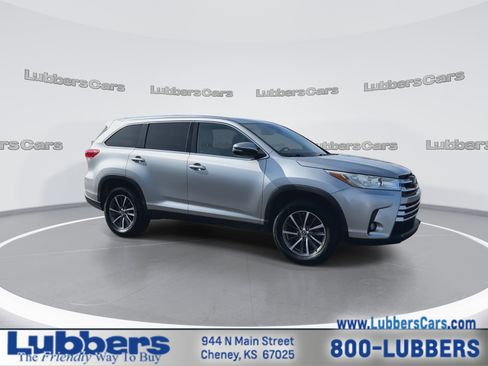 Used 2019 Toyota Highlander XLE image 2
