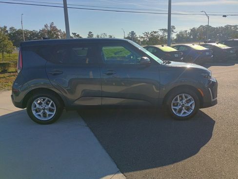 Used 2023 Kia Soul LX w/ LX Technology Package image 4