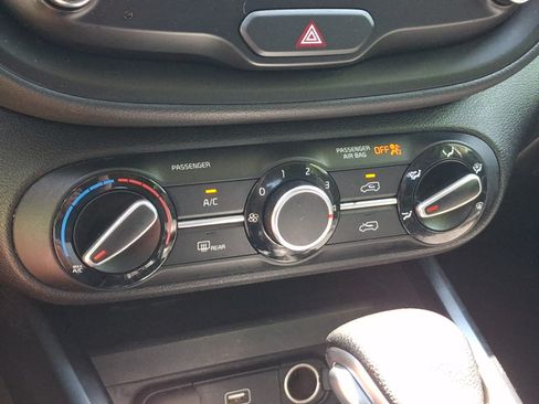 Used 2020 Kia Soul LX FWD image 17