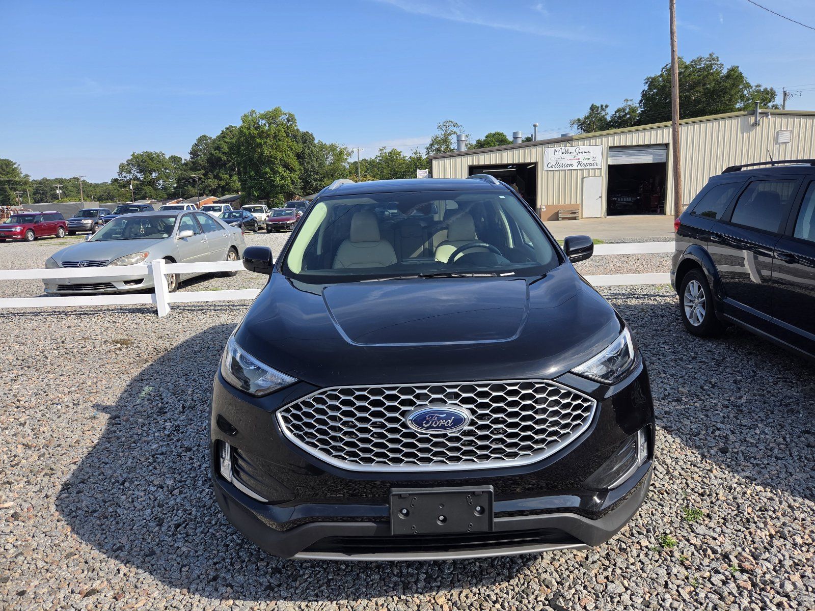 Used 2023 Ford Edge SEL w/ Convenience Package AWD/4WD image 2