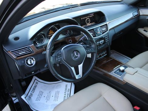 Used 2013 Mercedes-Benz E 350 4MATIC Sedan image 20