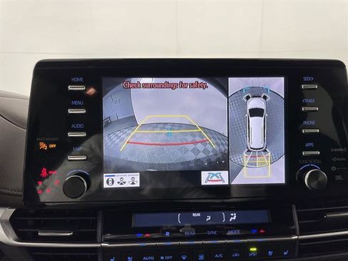 Certified 2023 Toyota Sienna Platinum image 18