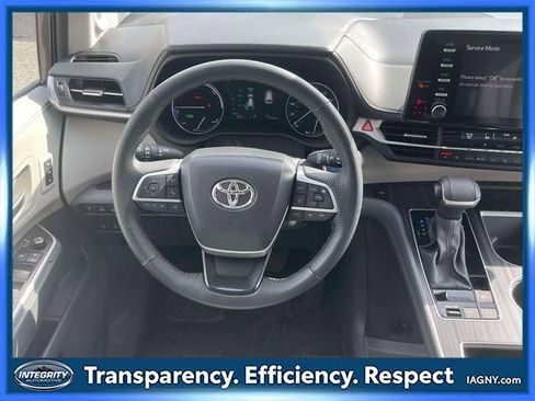 Certified 2024 Toyota Sienna Limited image 15