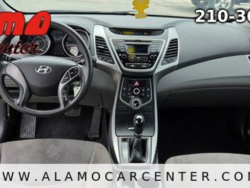 Used 2014 Hyundai Elantra SE image 28