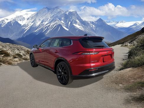 Certified 2025 Toyota Crown Signia image 3