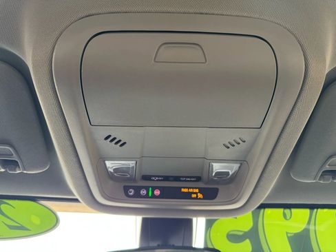 Used 2022 GMC Acadia SLE image 17