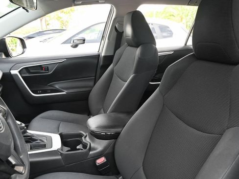 Used 2020 Toyota RAV4 LE image 13