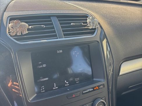 Used 2019 Ford Explorer XLT w/ Equipment Group 201A image 11