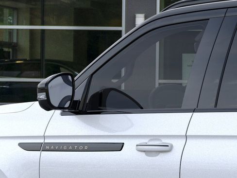 New 2026 Lincoln Navigator L Black Label AWD/4WD image 20
