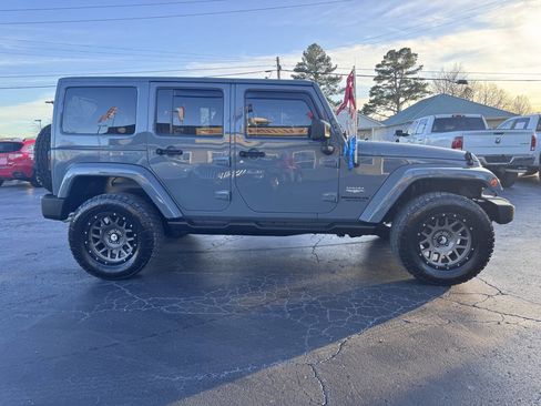 Used 2015 Jeep Wrangler Unlimited Sahara image 7