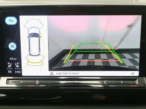 Used 2024 Volkswagen Atlas SE w/ Black Wheel Package image 32