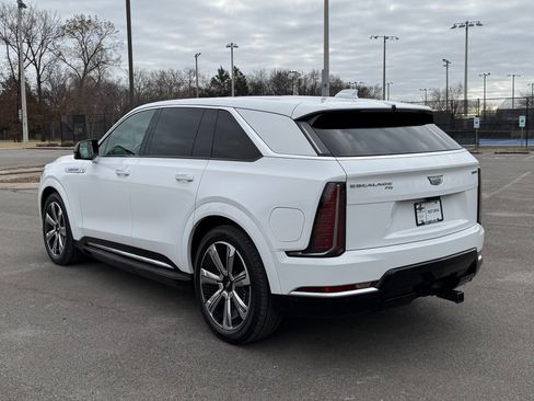 Used 2025 Cadillac Escalade IQ Luxury 2 image 4