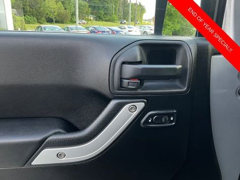 Used 2014 Jeep Wrangler Unlimited Sahara image 12