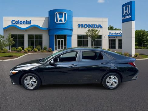 Used 2026 Hyundai Elantra SE FWD image 3