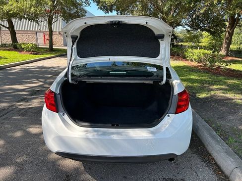 Used 2018 Toyota Corolla SE FWD image 11