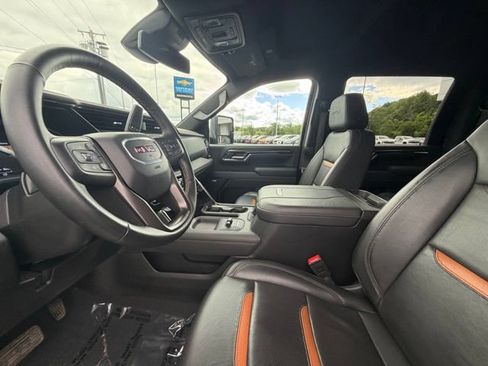 Used 2024 GMC Sierra 2500 AT4 w/ AT4 Preferred Package AWD/4WD image 12