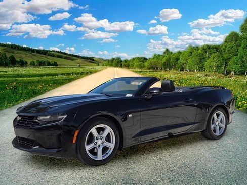 Used 2019 Chevrolet Camaro LT RWD image 2