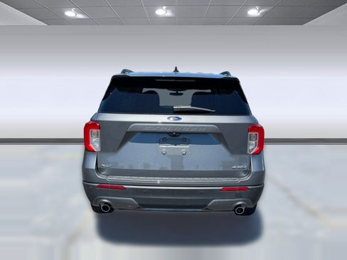 Used 2023 Ford Explorer XLT w/ Equipment Group 202A AWD/4WD image 8
