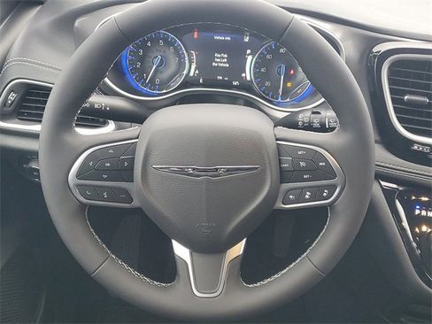 New 2026 Chrysler Pacifica Select image 13