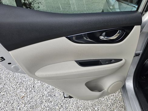 Used 2019 Nissan Rogue Sport SL w/ Premium Package image 18